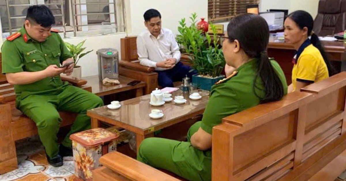 Người phụ nữ SN 1985 đến chi nhánh ngân hàng Agribank rút tiền tiết kiệm, giao dịch viên đang làm thủ tục phải vội báo công an