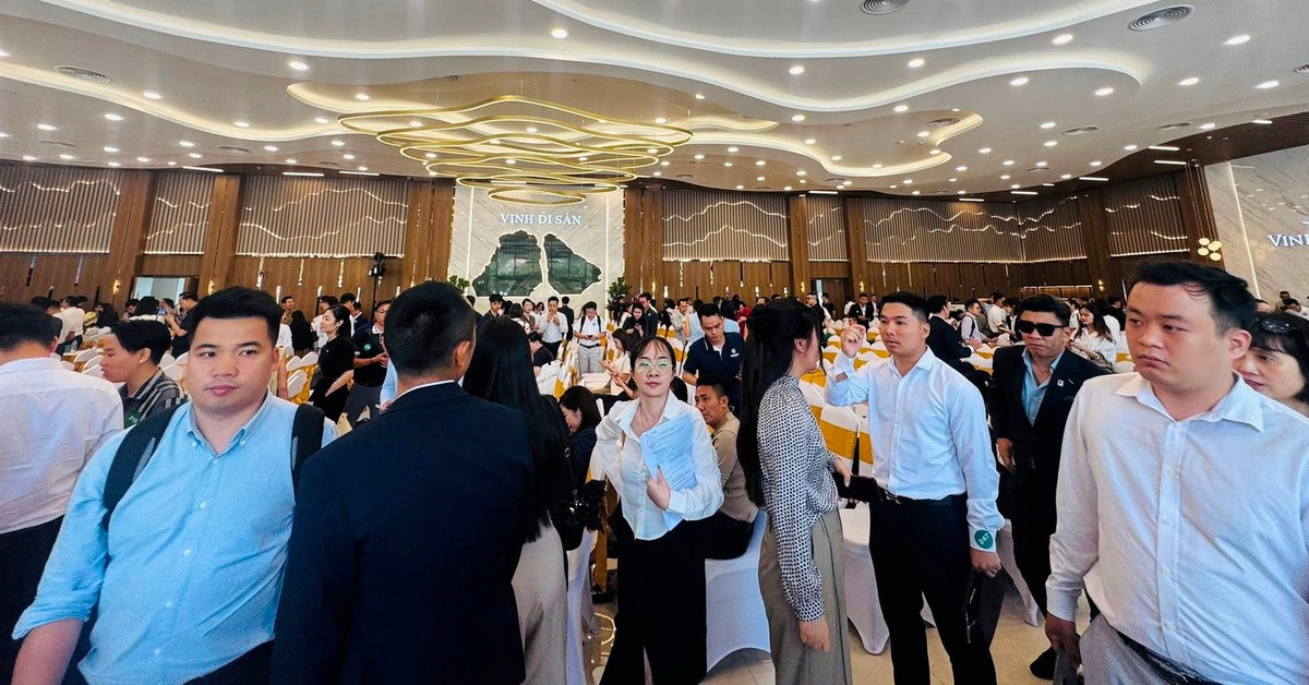 Hàng nghìn người “đổ bộ” Hạ Long ngày đầu nghỉ lễ vì siêu dự án 18 tỷ USD của tỷ phú Phạm Nhật Vượng