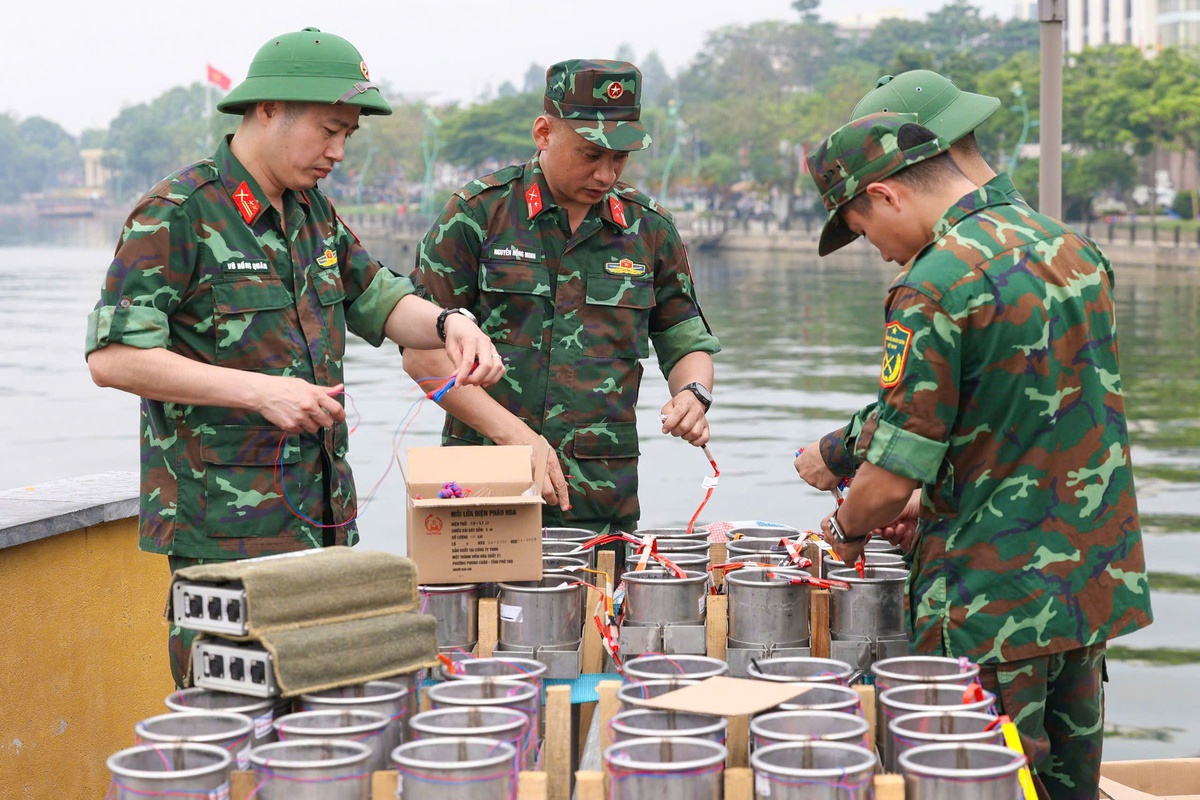 Cận cảnh trận địa pháo hoa sẵn sàng thắp sáng bầu trời Đất Tổ