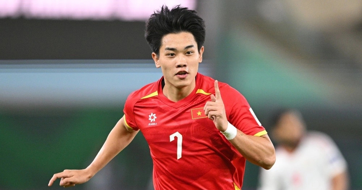 Đình Bắc sáng chói ở V.League, HLV Kim Sang-sik thấy mà vui!