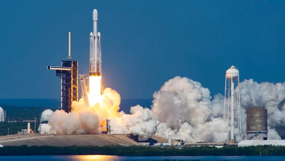 Tên lửa mạnh thứ hai thế giới Falcon Heavy sắp lên quỹ đạo