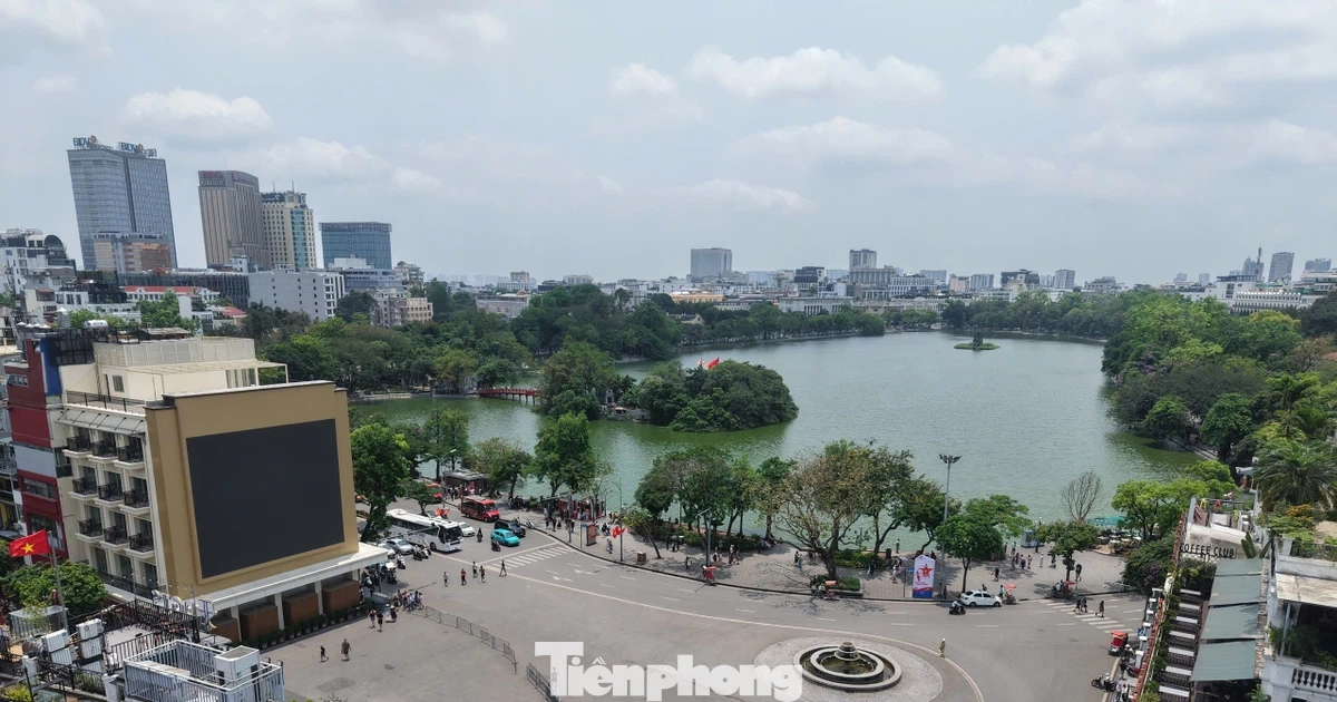 Góc nhìn "độc lạ" của hai quảng trường ven hồ Hoàn Kiếm
