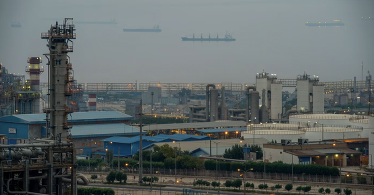 Không phải Trung Quốc, một quốc gia đang có gần 100 triệu thùng dầu không dùng đến, phải trữ trong cả "kho rác"