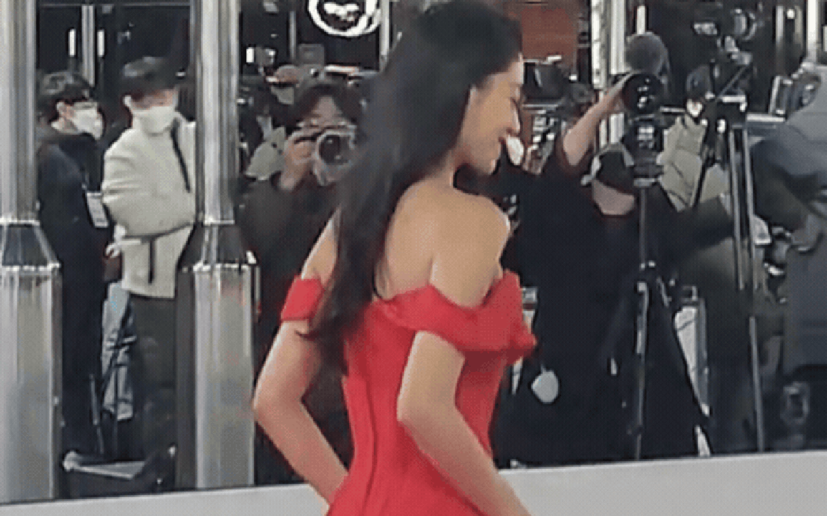 Showbiz tìm đỏ mắt không ra ngọc nữ quốc dân thứ hai: Body nét căng từng vòng, hết thời vì lý do "lãng xẹt