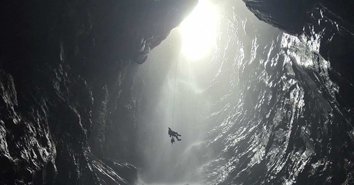 Chuyên gia hé lộ bí ẩn dưới hố sụt sâu 350 m ở Phong Nha - Kẻ Bàng