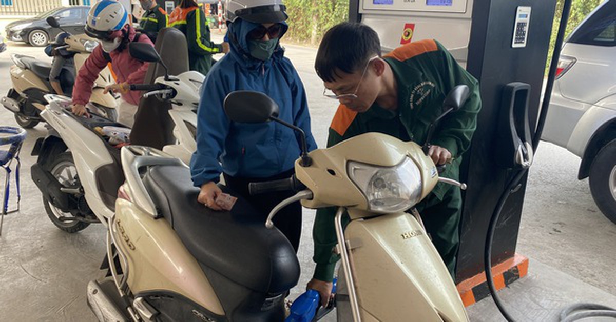 Giá xăng dầu mới nhất áp dụng từ 15 giờ ngày 29-4