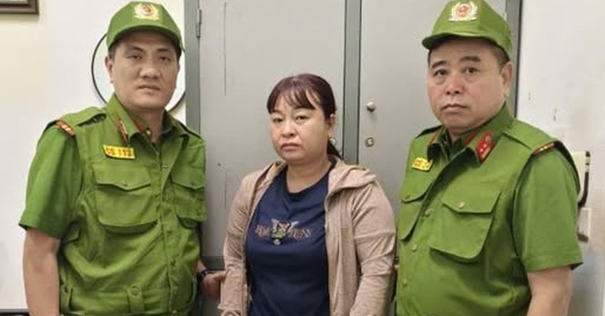 Bắt người phụ nữ bán rau ở chợ đầu mối Nguyễn Thu Hà SN 1980