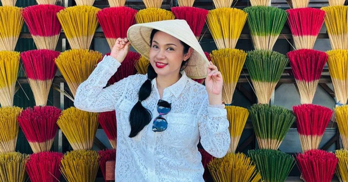 Diễn viên Việt Trinh công khai trạng thái "hẹn hò" sau hơn 10 năm ly hôn