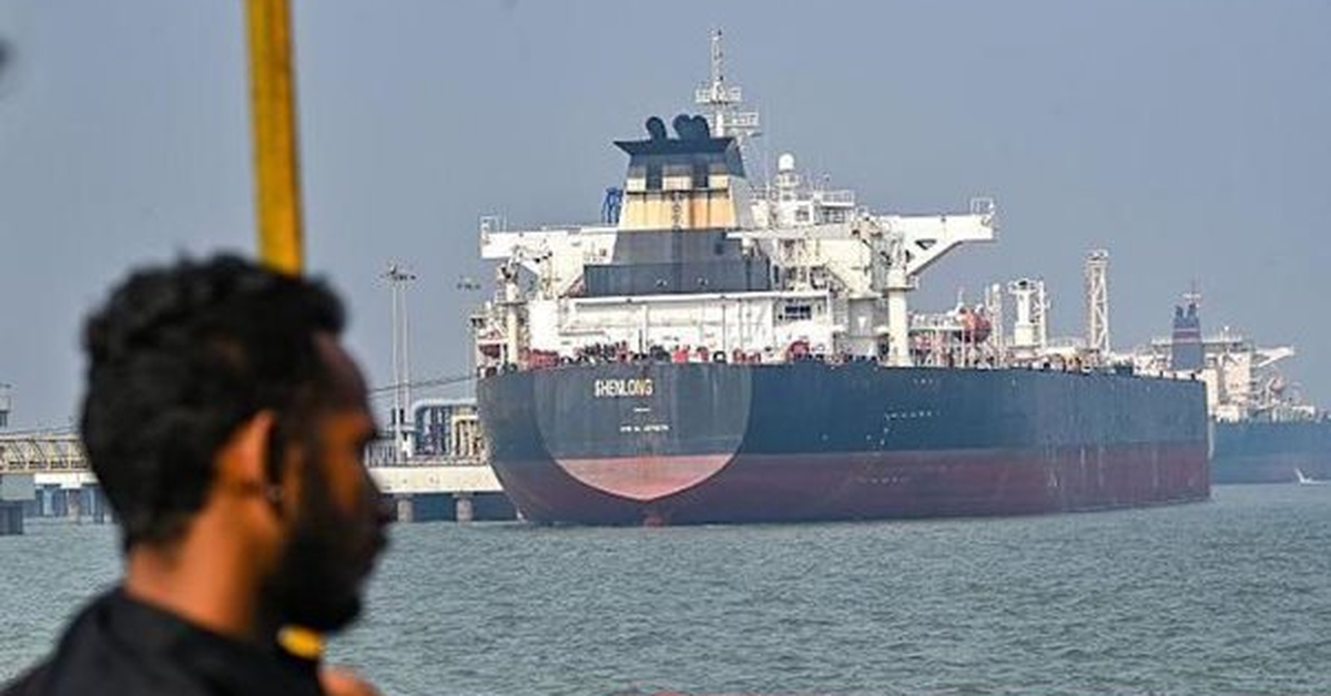 Được Mỹ "bật đèn xanh", tàu chở 600.000 thùng dầu Iran ung dung vượt eo biển Hormuz đến thẳng một quốc gia, không phải Nga hay Trung Quốc