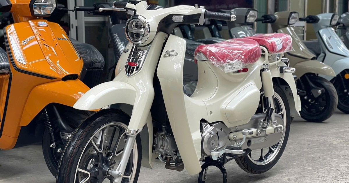 Giá cao gấp đôi Honda SH125i, Super Cub bản "độc" vừa xuất hiện ở Hà Nội có gì đáng chú ý?
