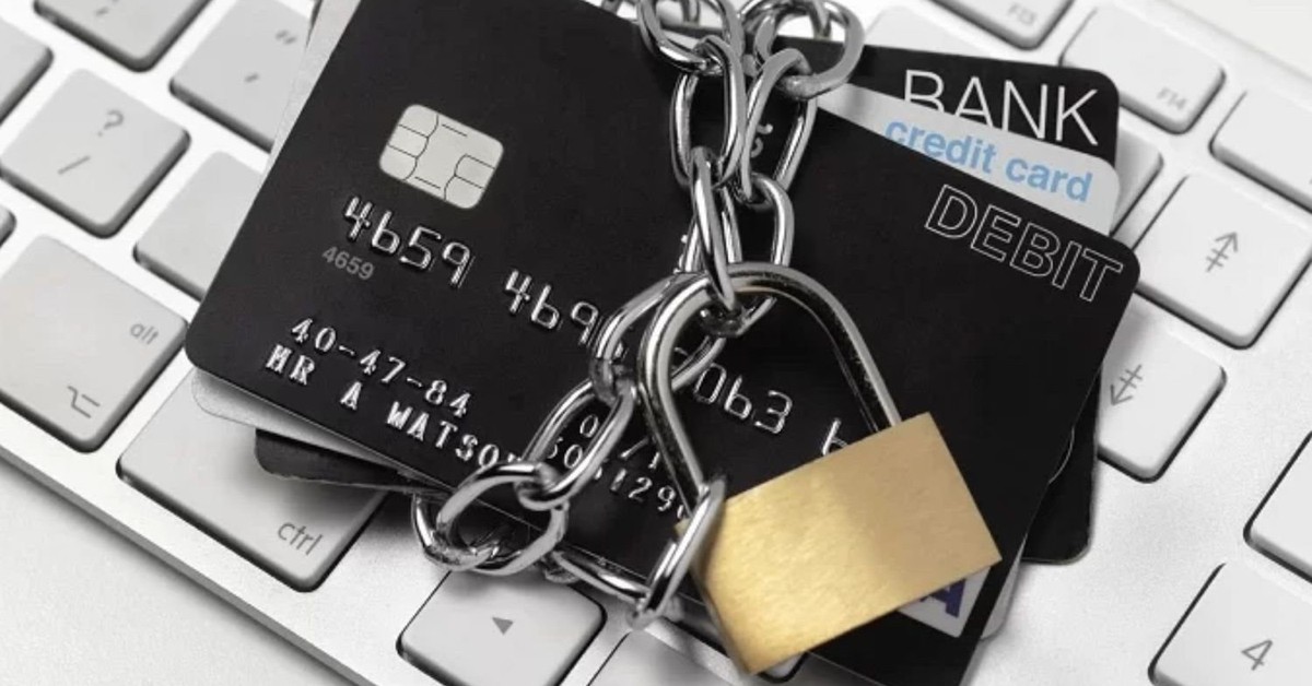 Trong tháng 5, ngân hàng sẽ "khóa" toàn bộ giao dịch chuyển khoản, nạp rút tiền online đối với những khách hàng này
