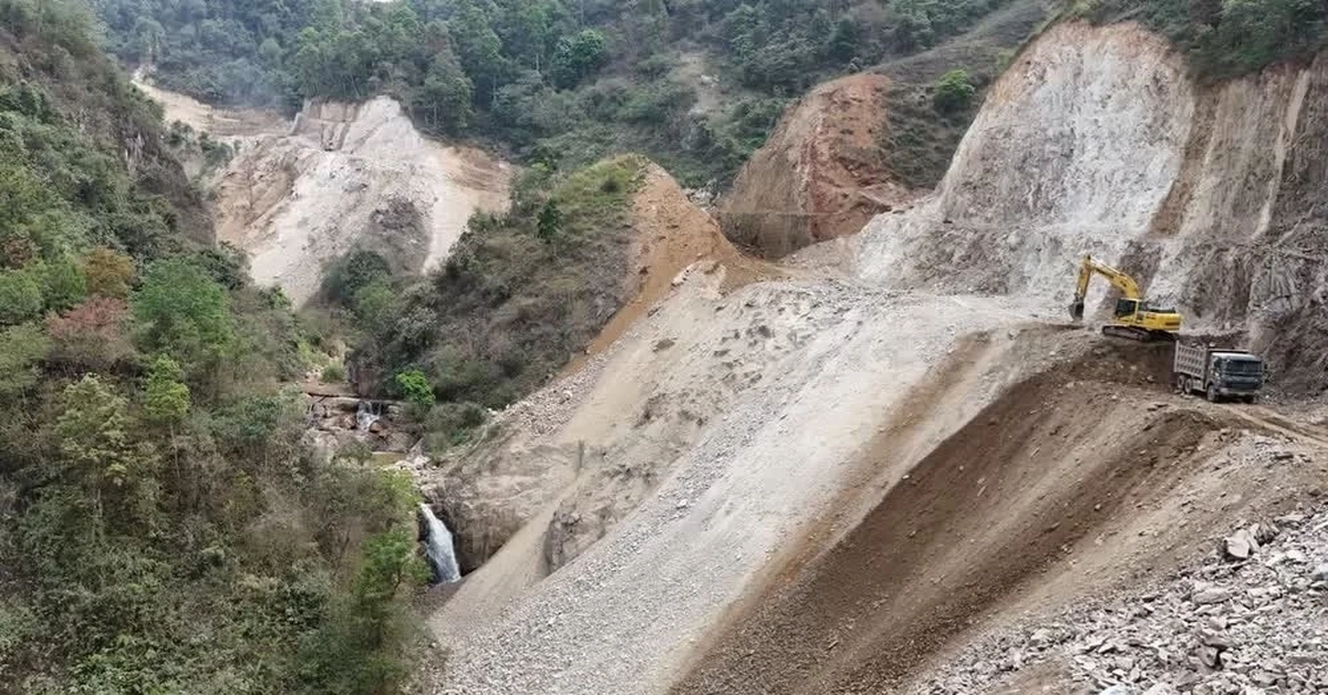 Hai công nhân bị vùi lấp tại dự án đường nối với cao tốc Nội Bài - Lào Cai