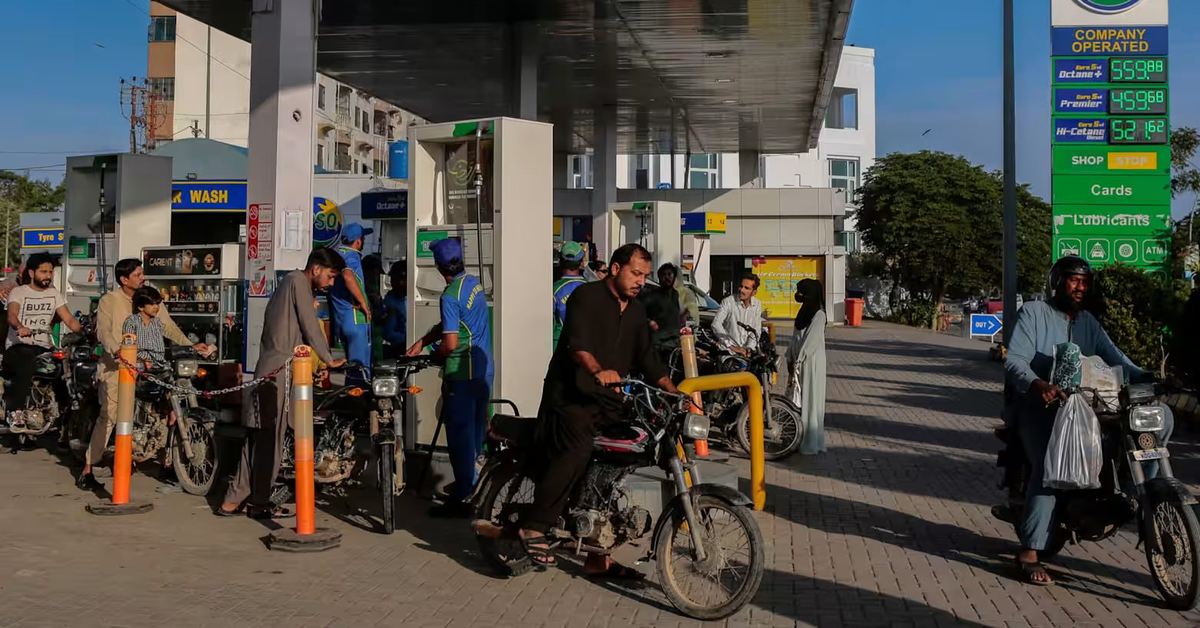 Từng khoe kỷ lục 20 tàu vượt eo biển Hormuz giữa chiến sự, quốc gia châu Á này lại bất ngờ tăng giá xăng dầu lên mức không tưởng - tương đương 150.000 đồng/lít dầu diesel