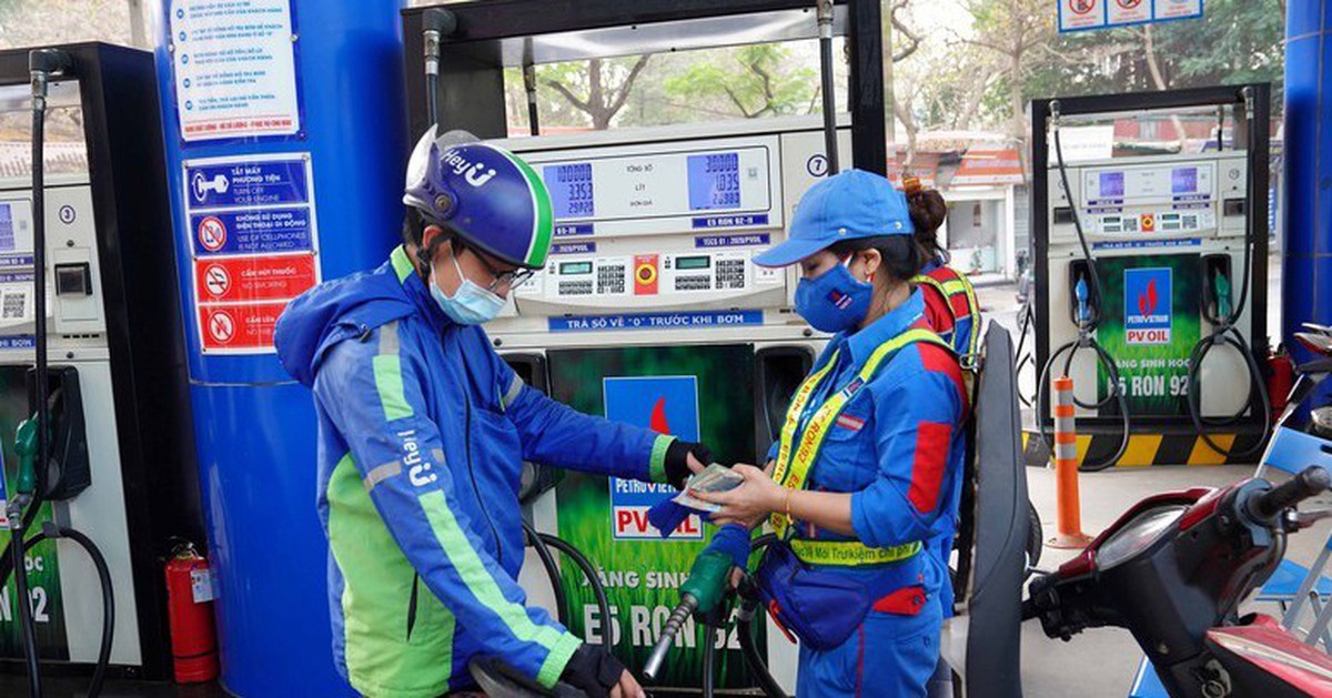 Việt Nam ứng phó linh hoạt thế nào giữa "bão giá" xăng dầu toàn cầu?