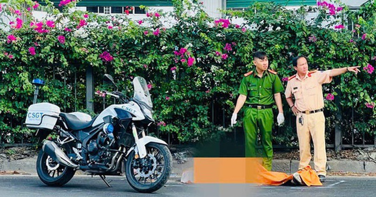 Người đàn ông được dìu vào lề sau cú ngã xe, quay lại làn ô tô rồi tử vong