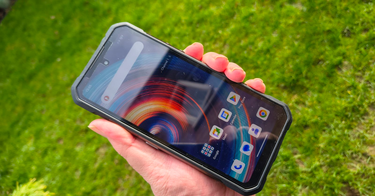 Mẫu điện thoại Trung Quốc pin 20.000 mAh mà giá chưa đến 10 triệu: Độ bền chuẩn quân đội, có cả bộ đàm