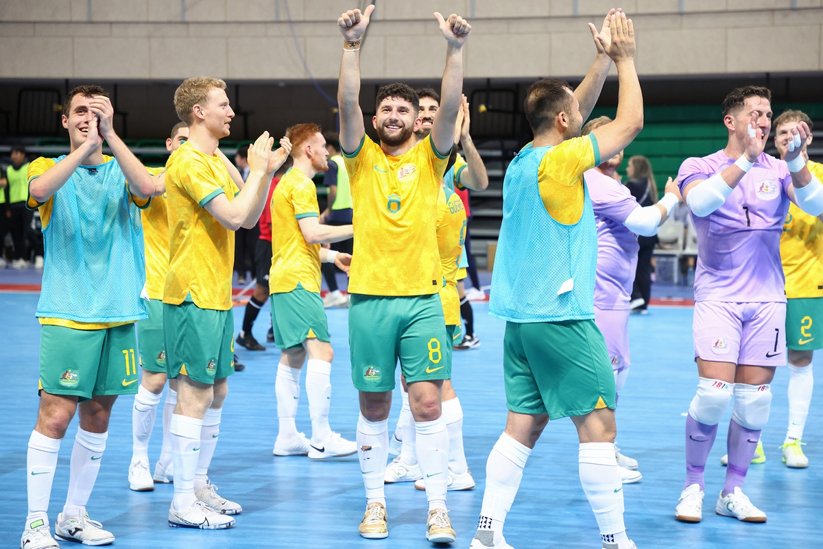 Thắng 13-1, tuyển Australia dễ “đại chiến” tuyển Việt Nam ở bán kết