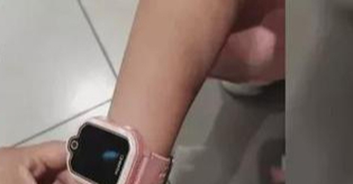 Con bị vu oan ăn trộm đồng hồ ở siêu thị, bà mẹ có cách ứng xử mát lòng mát dạ: Đừng hiền với người không đáng!