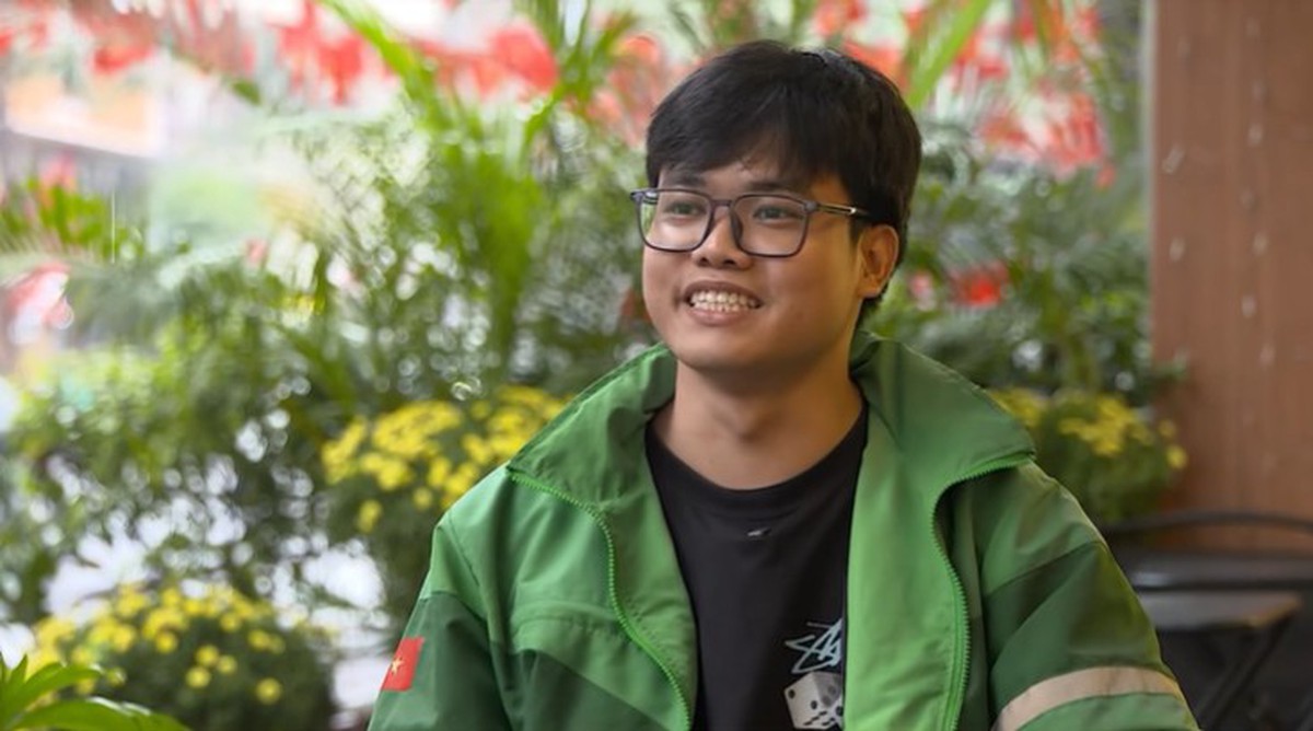 6 năm làm lập trình, chàng trai 32 tuổi "bỏ ngang" để chạy xe ôm công nghệ: Người vợ khóc lặng khi nghe chồng nói lý do!