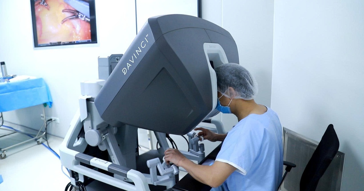 Vị bác sĩ đưa phẫu thuật robot lên tầm mới: Bóc tách khối u trong 1h, bệnh nhân phục hồi sau 24h