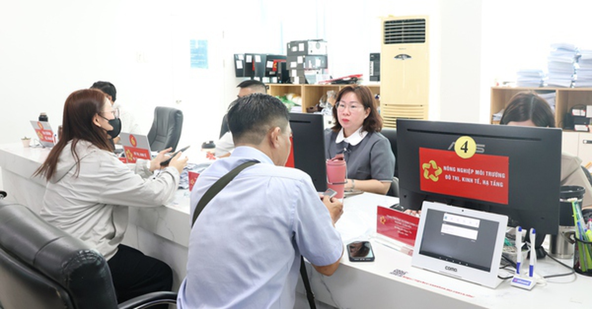 Từ ngày 1-5: Ai có quyền quyết định cho cán bộ TPHCM đi nước ngoài?