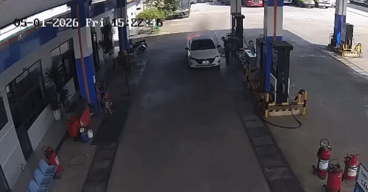 Vụ ô tô cháy ở cây xăng khiến 2 thiếu niên tử vong: Xót xa người mẹ gào khóc "cứu giùm con tôi với"