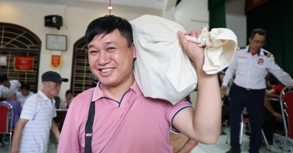 Nỗi lòng nhiều người dân sau cảnh nhận hàng bao tải tiền đền bù dự án