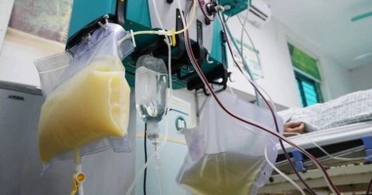 Người đàn ông 44 tuổi nguy kịch vì ăn thịt, uống đồ uống mùa hè
