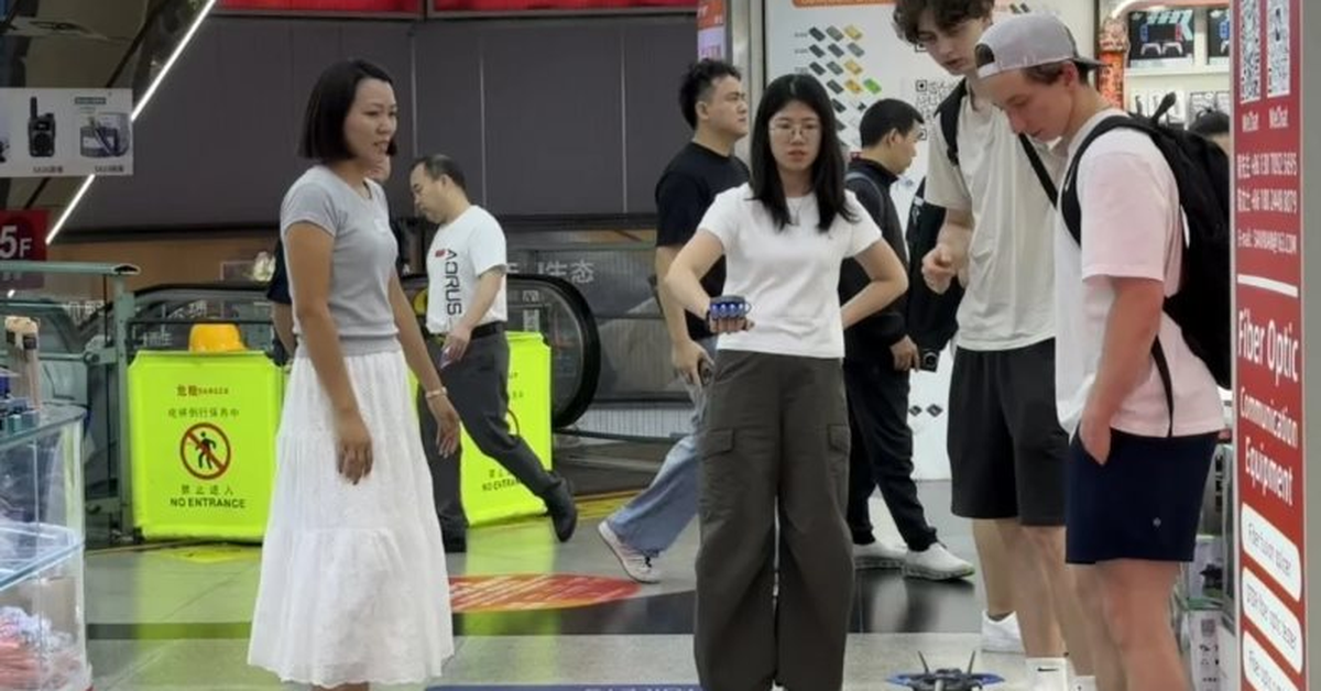 Từ “thiên đường linh kiện” đến thủ phủ AI: Điều đang xảy ra ở khu chợ công nghệ lớn nhất thế giới