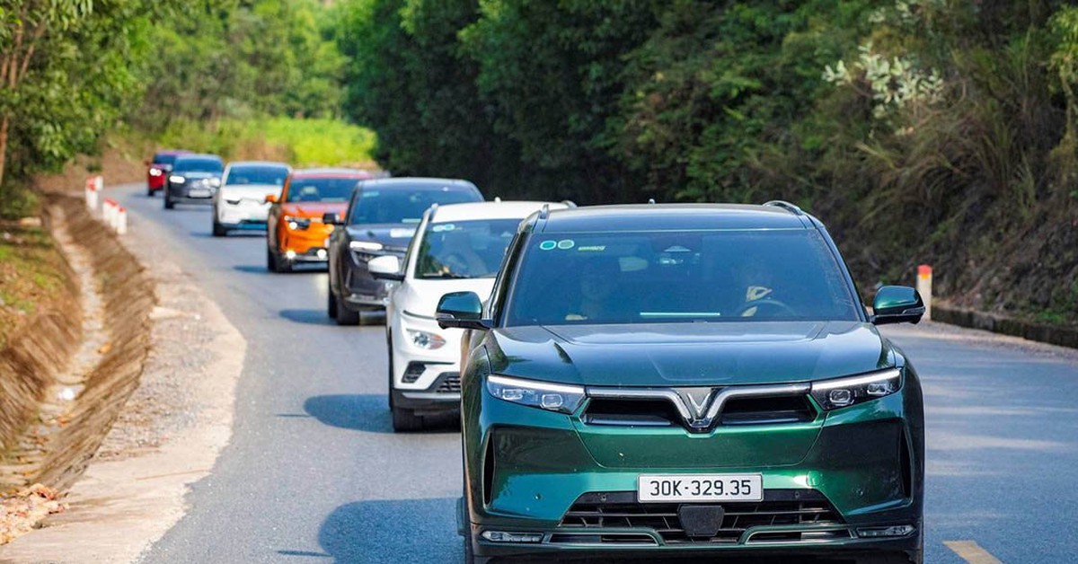 Bán xe "mát tay" như tỷ phú Phạm Nhật Vượng: Mỗi ngày người Việt mua hơn 800 xe VinFast, Limo Green thành "ngôi sao" mới