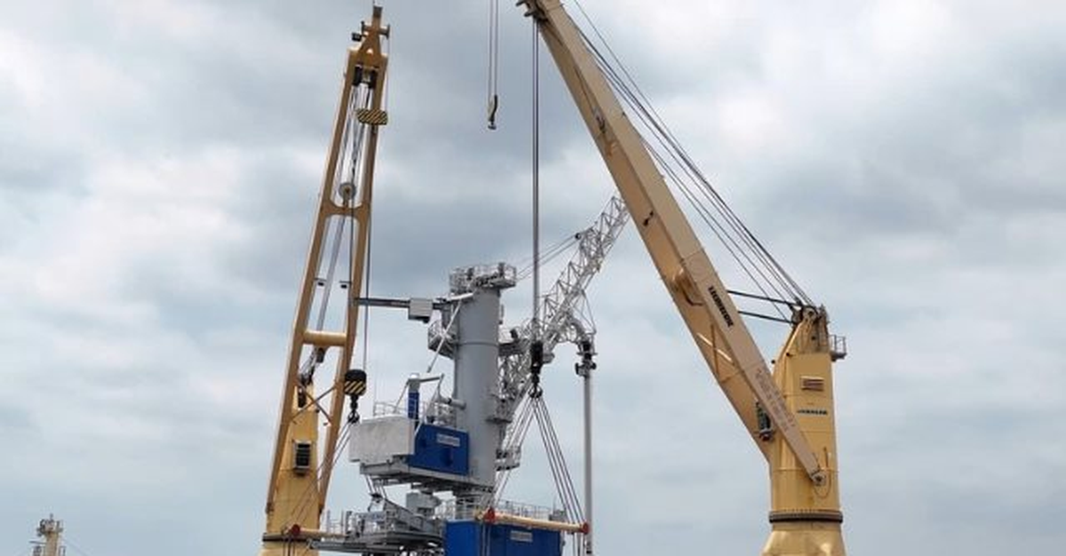 "Quái vật" cơ khí Made in Vietnam nặng 320 tấn, cao bằng tòa nhà 14 tầng chính thức được đưa sang Nhật