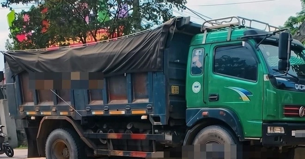 Va chạm với xe tải chở đất, cụ bà 86 tuổi và con trai tử vong tại chỗ