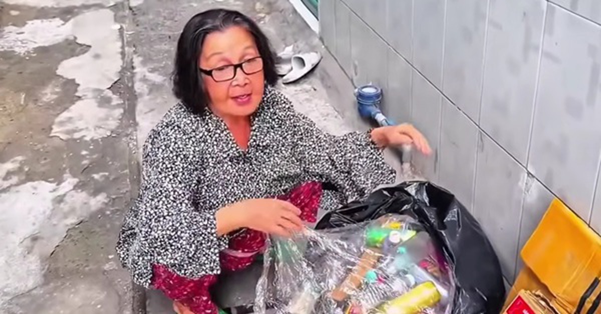 Nữ nghệ sĩ phải đi lượm ve chai: "Tôi đi lang thang, ai thuê gì làm đó