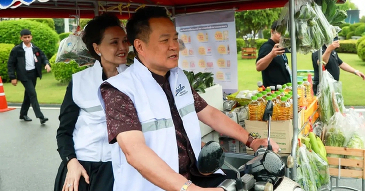 Thủ tướng Thái Lan bất ngờ lái xe ba bánh bán rong: Hơn 4 triệu hộ gia đình sắp nhận tin vui lớn