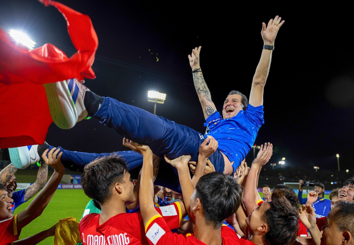 Báo Trung Quốc: “U17 Việt Nam đã tạo ra một đêm điên rồ!