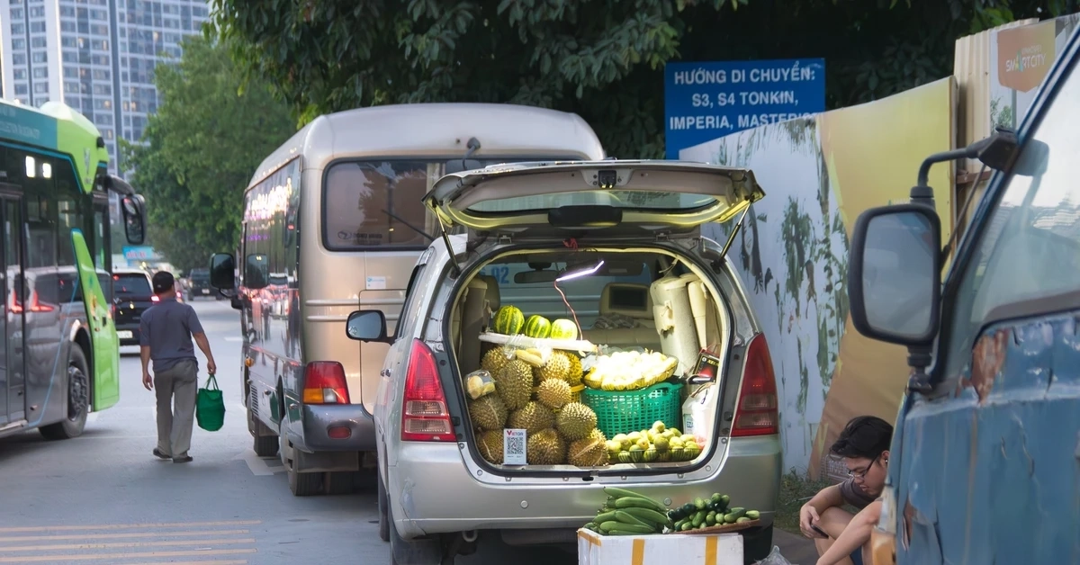 Muôn kiểu bán hàng "du kích" thời dẹp vỉa hè Hà Nội