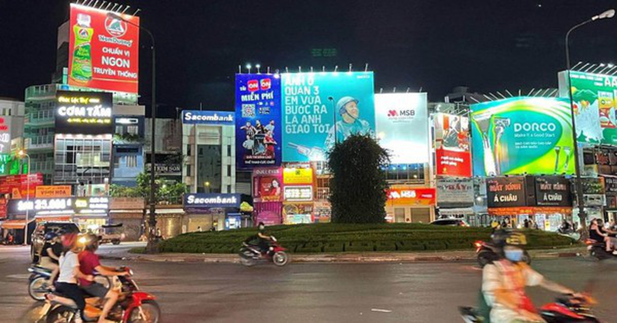 Toàn dân tiết kiệm điện: Bộ Công Thương yêu cầu tắt bớt biển quảng cáo, DN sản xuất lớn phải bố trí ca kíp tránh giờ cao điểm