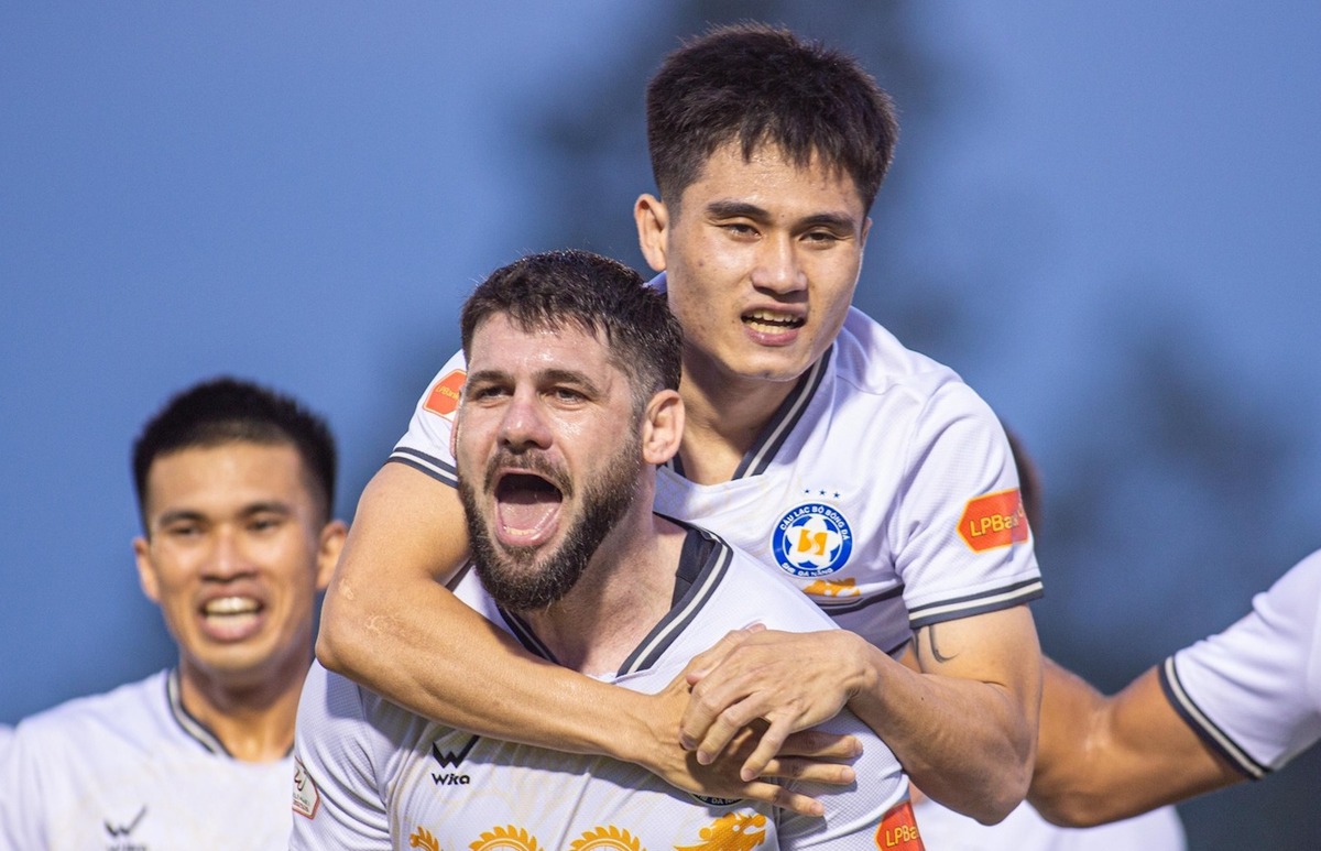 Công an TP.HCM 2-2 Đà Nẵng: Cựu tuyển thủ U23 Việt Nam ghi bàn rồi nhận thẻ đỏ