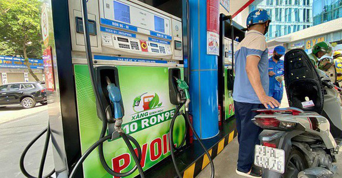 Xe đang đổ RON95 chuyển sang xăng sinh học E10 cần chú ý gì?