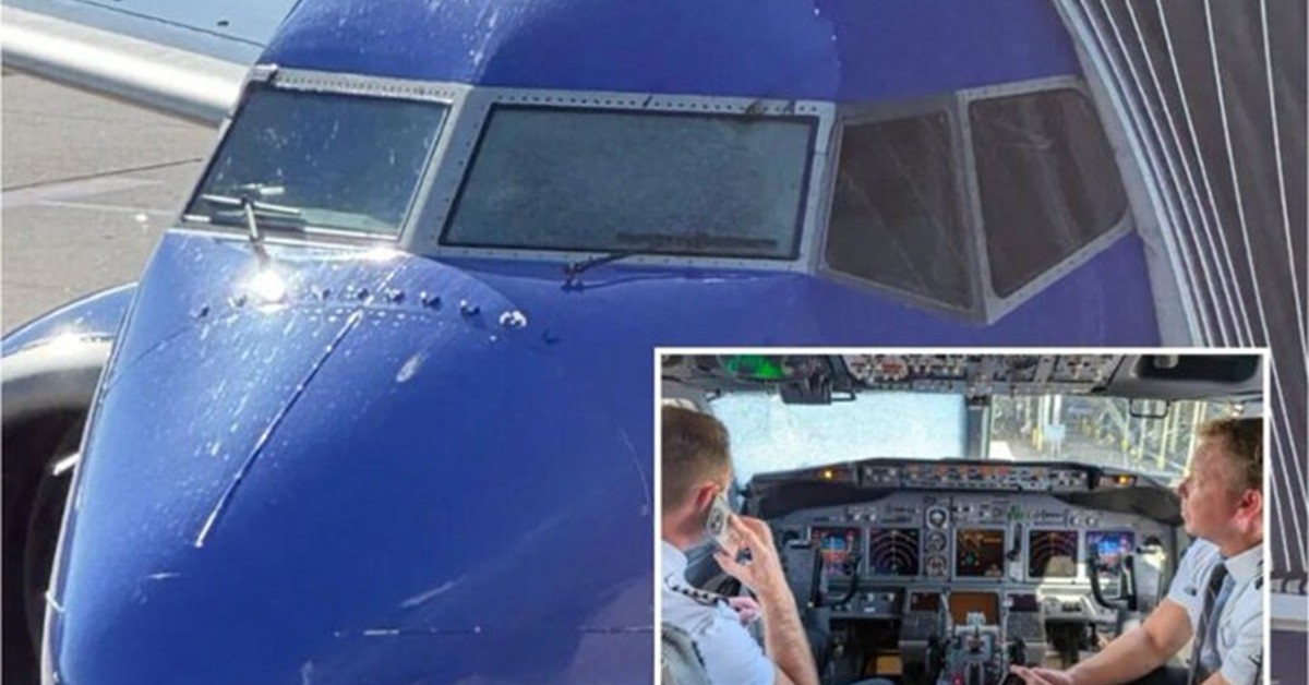 Kính buồng lái Boeing 737-700 nứt vỡ khi máy bay ở 11.000m