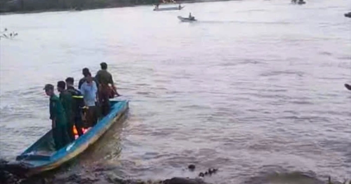 Giáo viên tiểu học tử vong sau vụ lật vỏ lãi trên sông ở Cà Mau