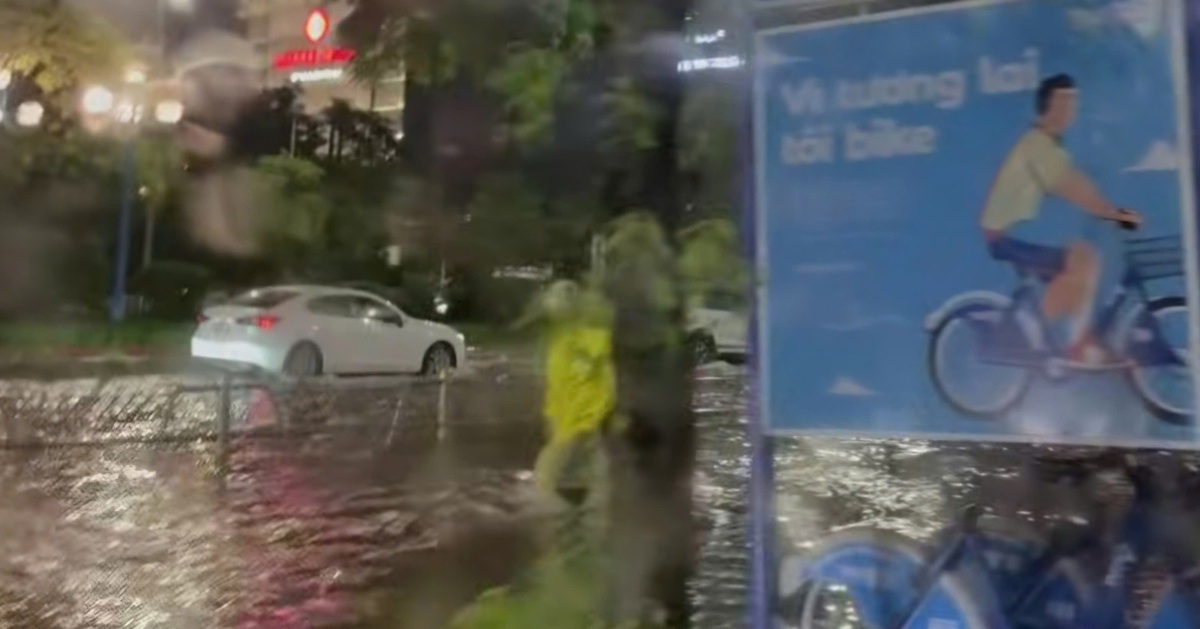 Vì sao đường phố Hà Nội úng ngập dù mưa không quá lớn?