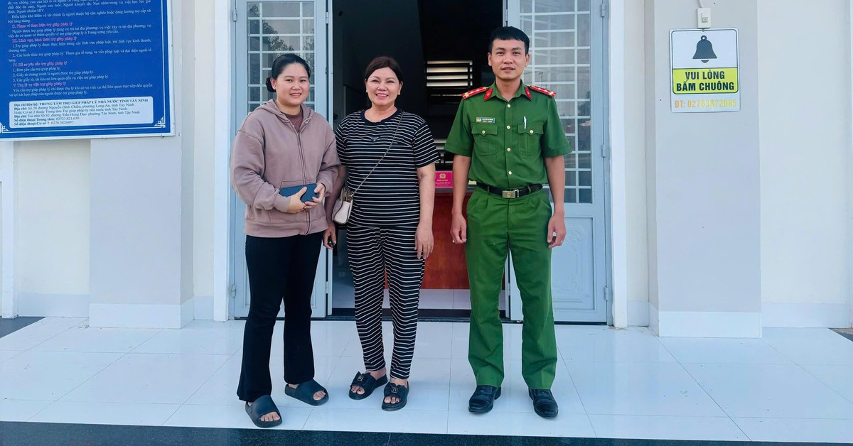 Hai người phụ nữ SN 1966 và 1997 cùng đến công an làm việc sau khi tài khoản phát sinh giao dịch 250.000.000 đồng