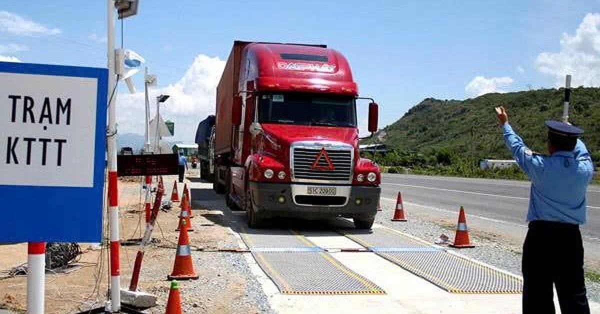 Phát hiện xe tải lạ, công an Việt Nam lập tức theo dõi giám sát, kiểm tra