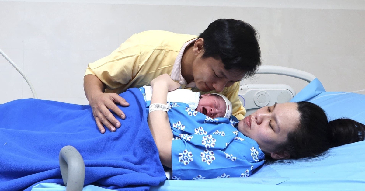 Từ 2027, phụ nữ sinh đủ 2 con trước 35 tuổi được hỗ trợ tối thiểu 2 triệu đồng
