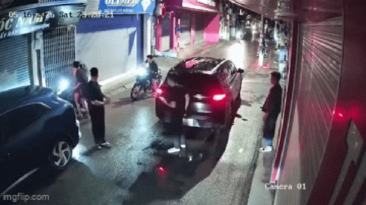 Diễn biến mới nhất vụ bị thanh niên truy đuổi, đánh giữa phố Hà Nội, cô gái la "em có làm gì đâu