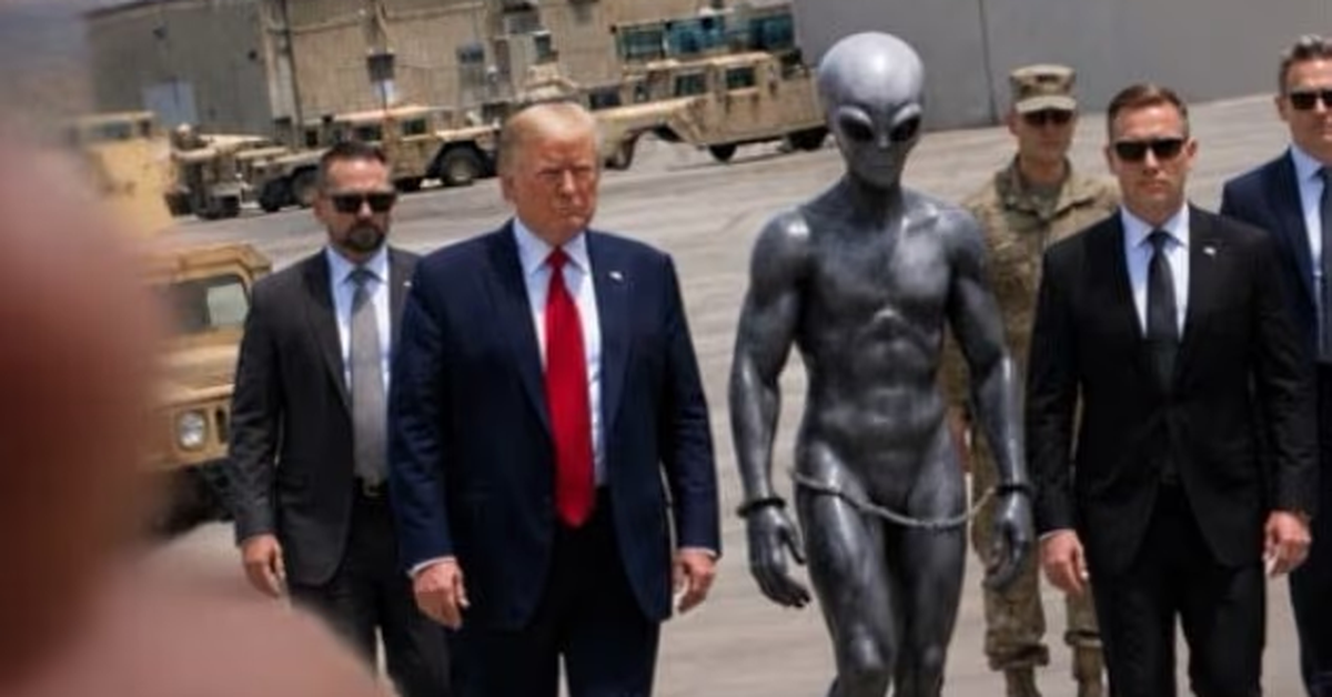 Làn sóng hồ sơ UFO mới sắp công bố sau hình ảnh gây tranh cãi của ông Trump