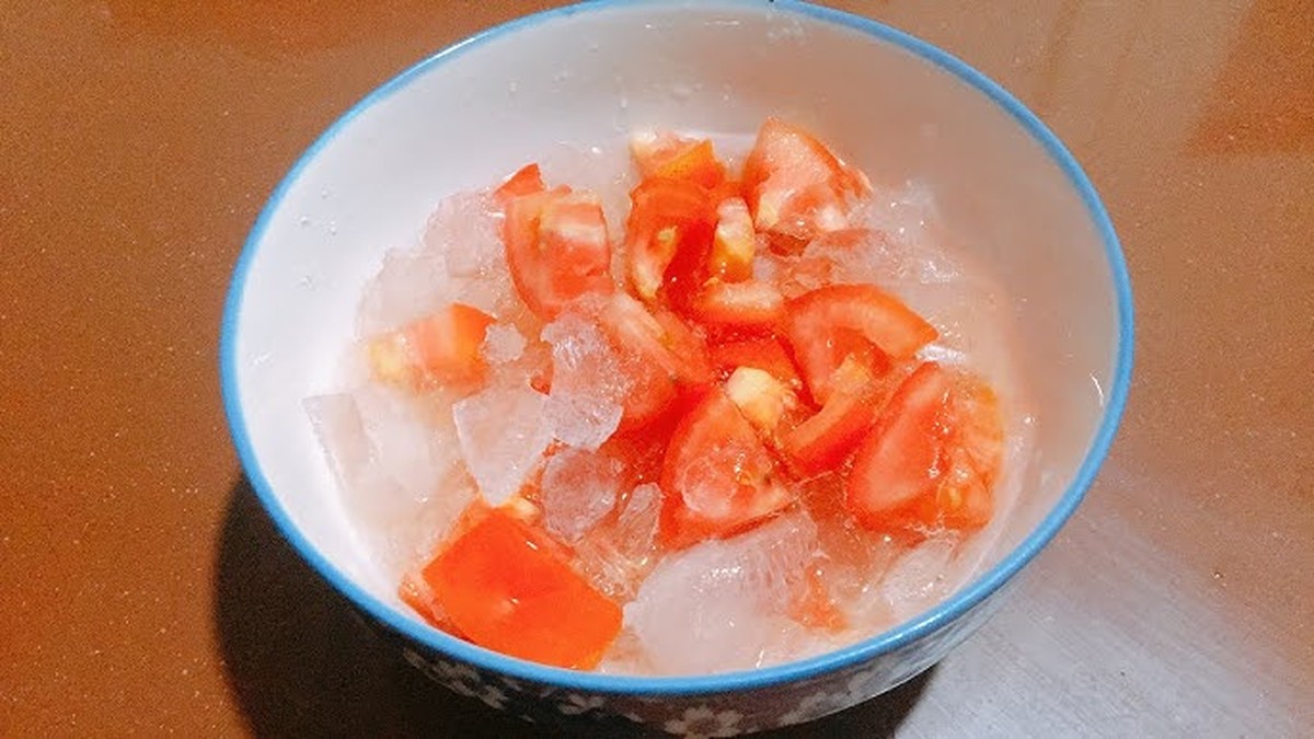 Người phụ nữ rất mê ăn cà chua với 1 loại gia vị, 3 tháng sau đi khám bác sĩ ngạc nhiên: "Cô đã ăn gì vậy?