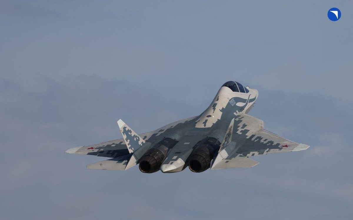 Tại sao Nga phải chế tạo phiên bản 2 chỗ ngồi của Su-57?