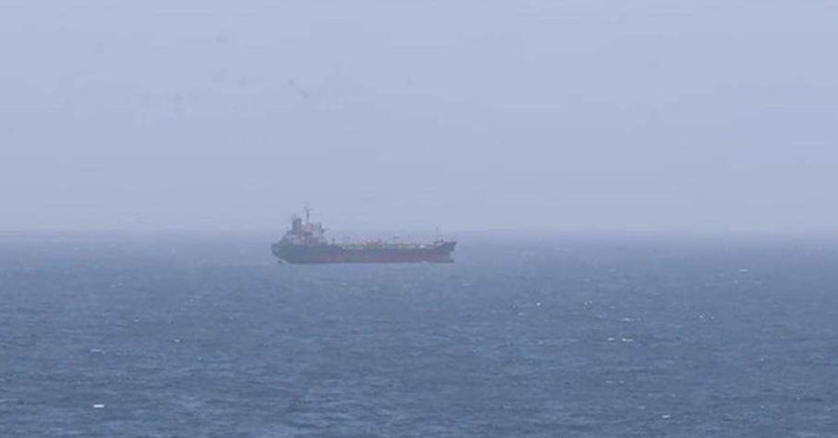Mỹ lên tàu dầu Iran kiểm tra, eo biển Hormuz nóng rực